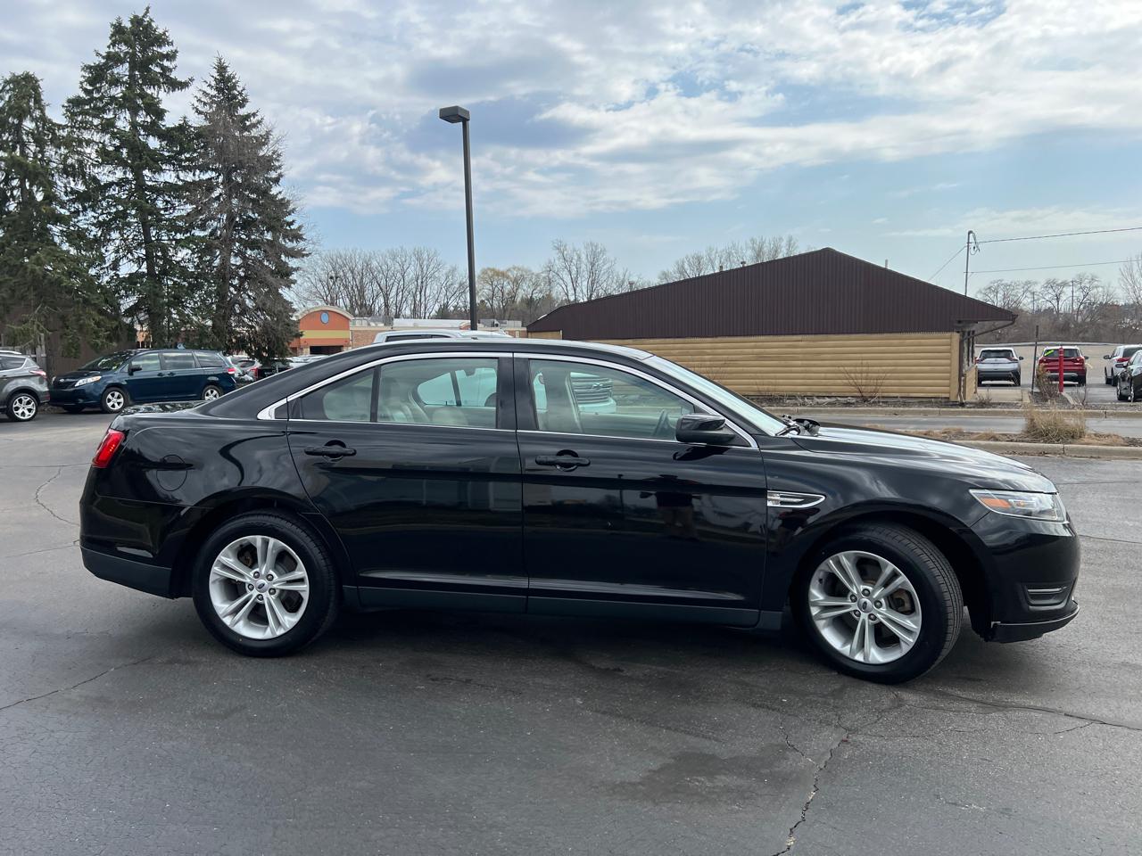 Ford Taurus SEL FWD 2017