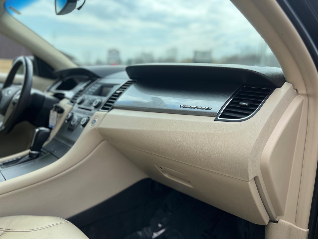 Ford Taurus SEL FWD 2017