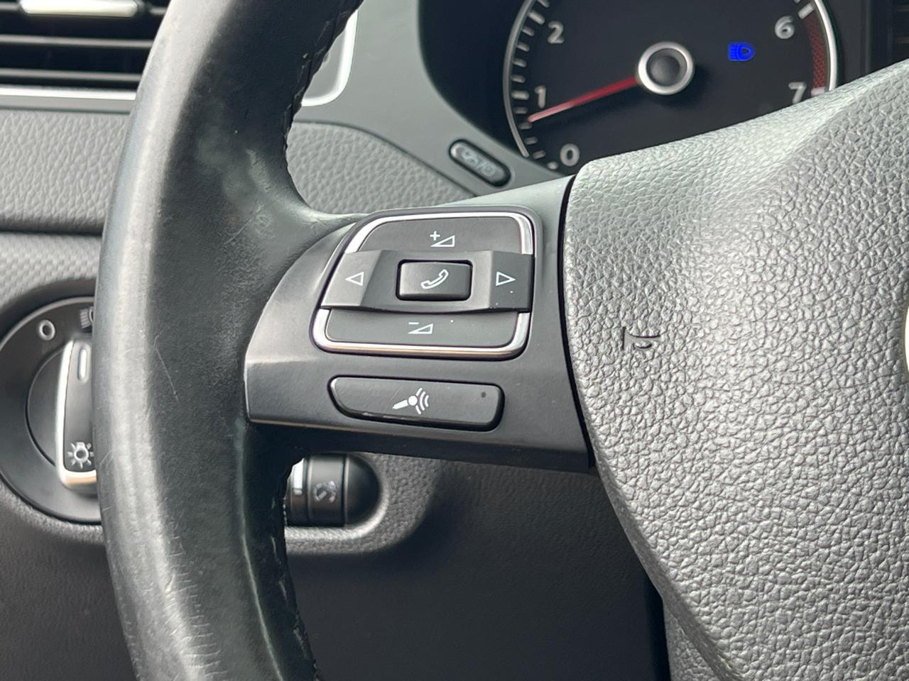 Volkswagen Jetta SE 2012