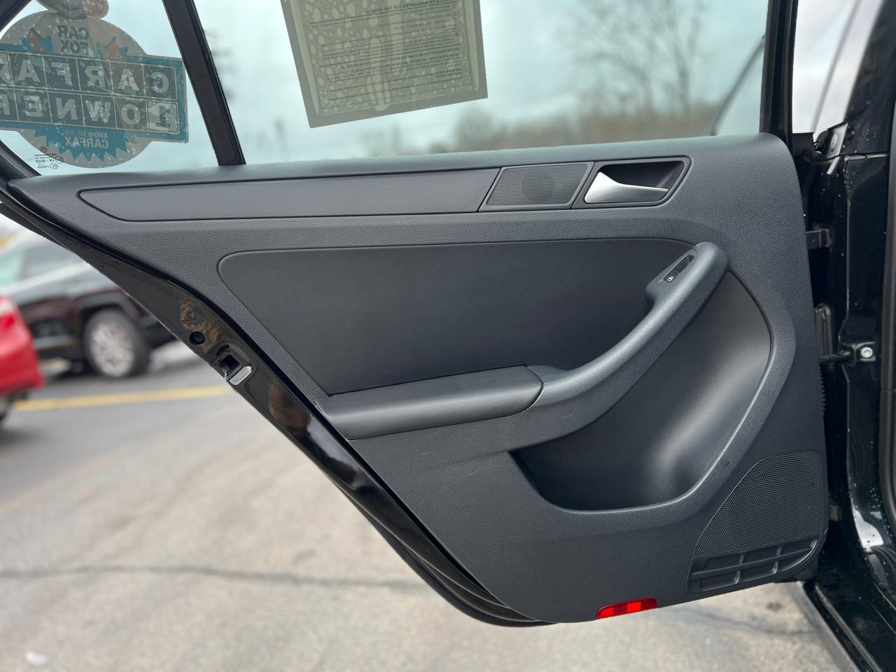 Volkswagen Jetta SE 2012