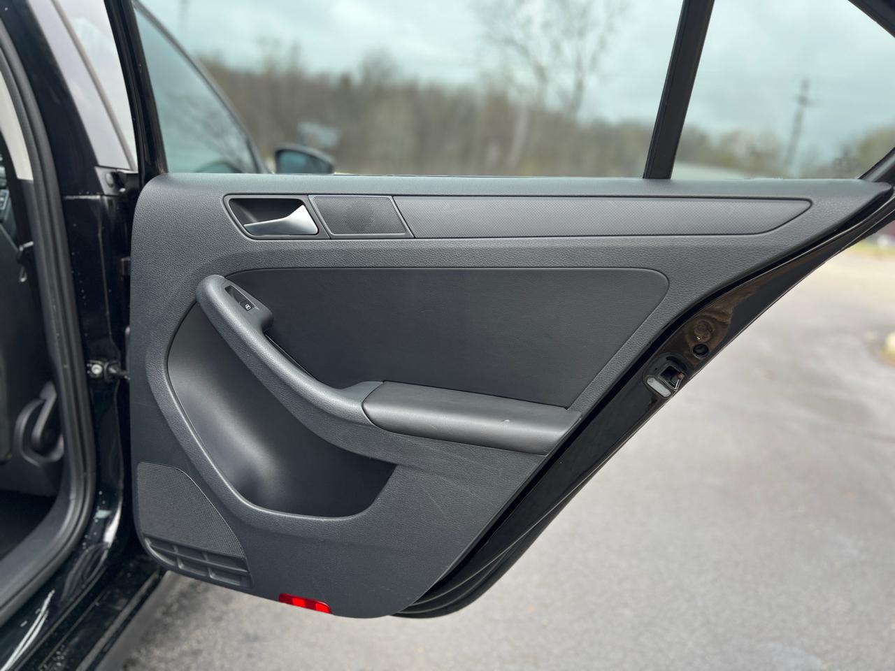 Volkswagen Jetta SE 2012