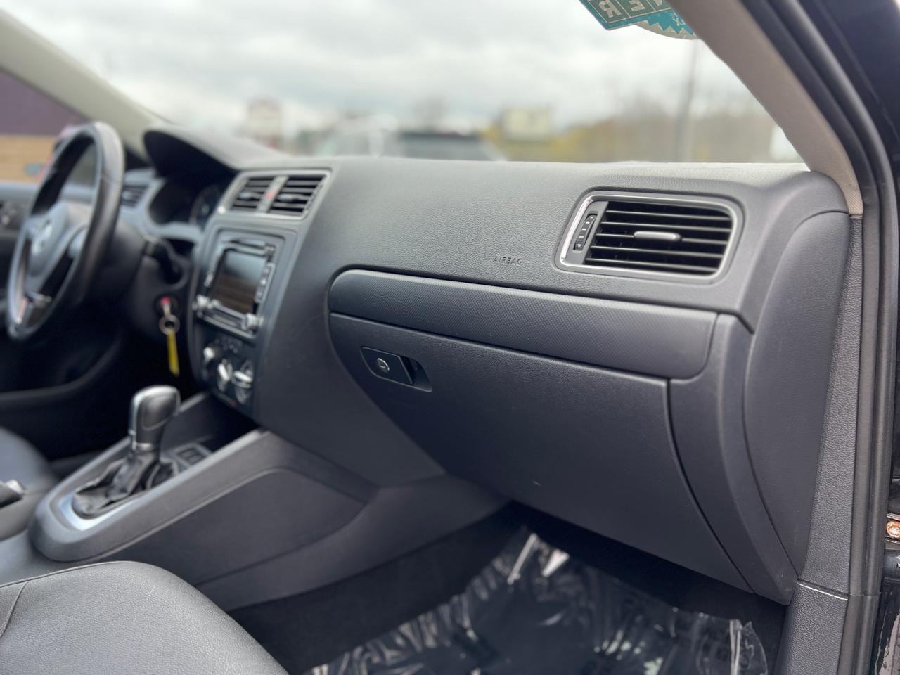 Volkswagen Jetta SE 2012