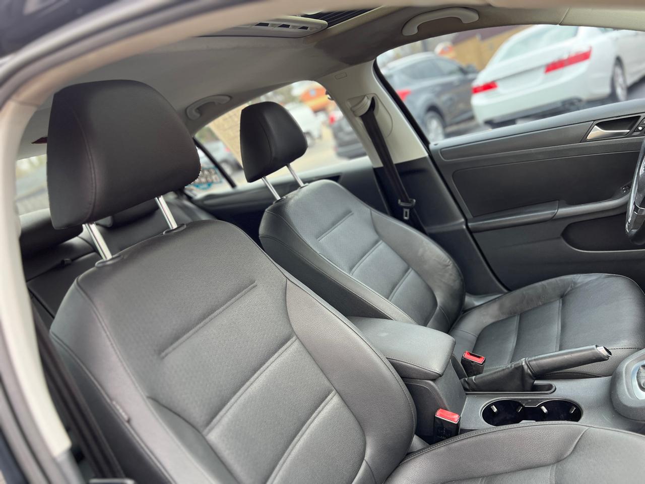 Volkswagen Jetta SE 2012