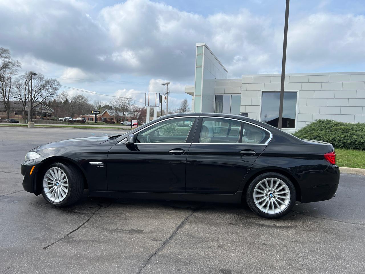 BMW 5-Series 535xi 2011