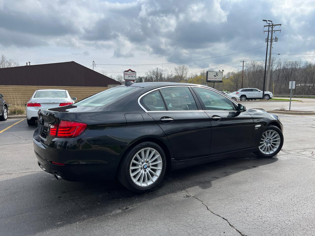 BMW 5-Series 535xi 2011