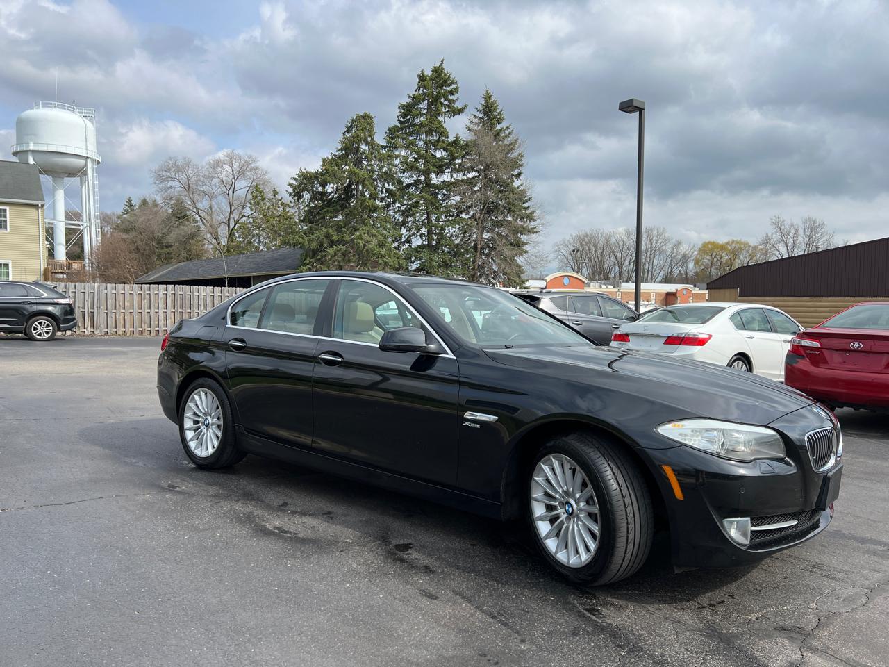 BMW 5-Series 535xi 2011