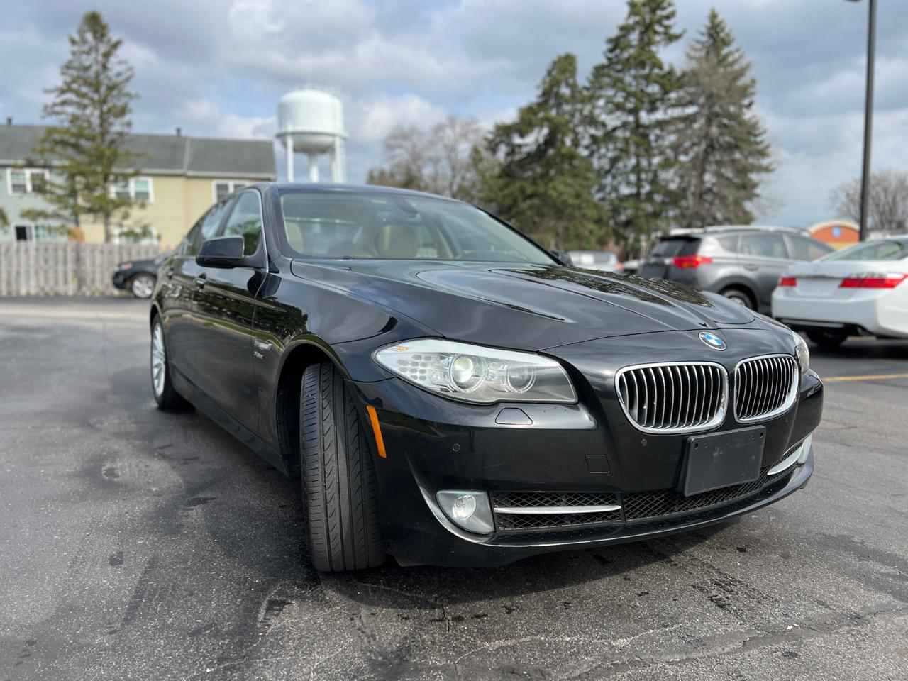 BMW 5-Series 535xi 2011