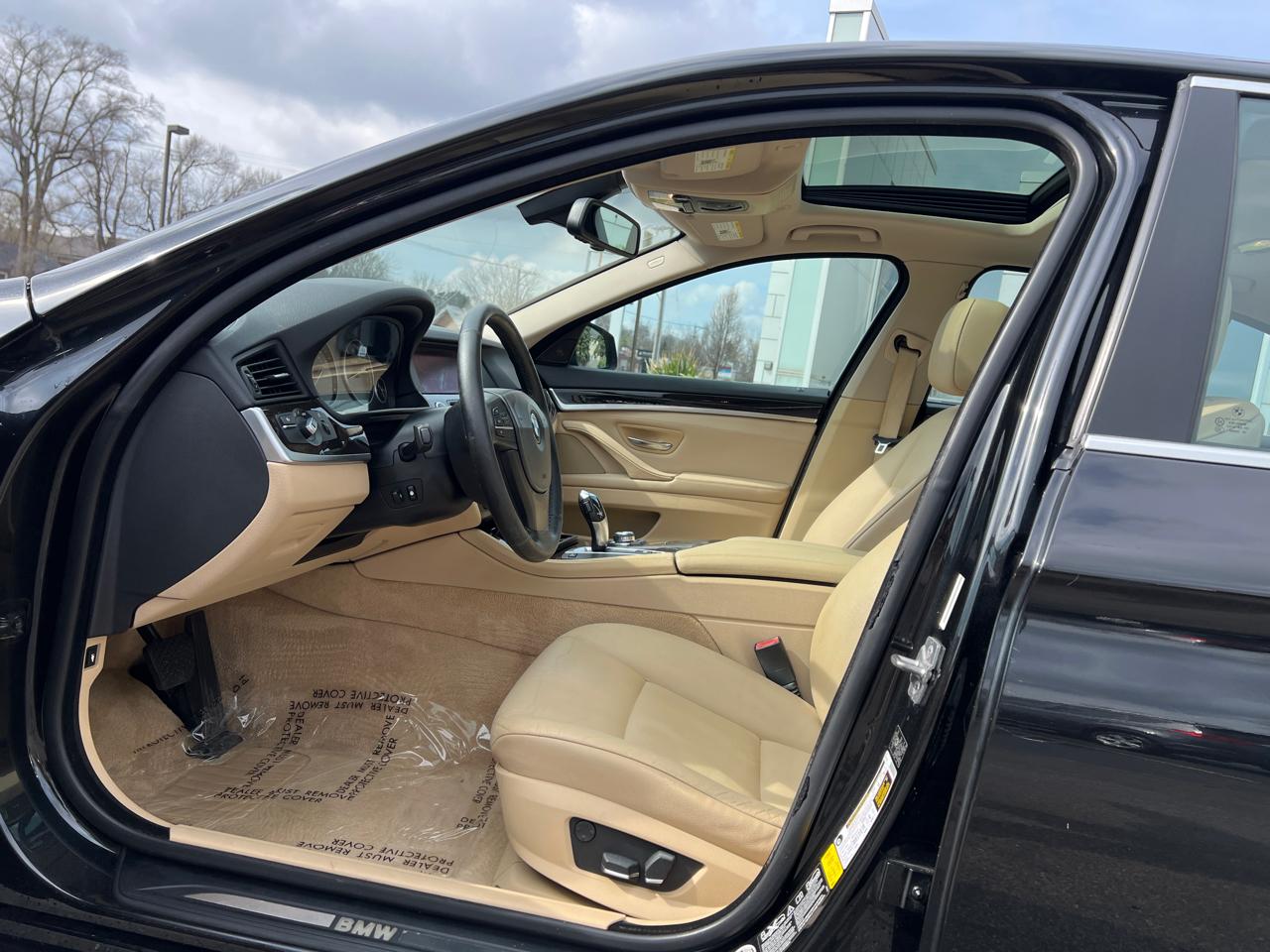 BMW 5-Series 535xi 2011