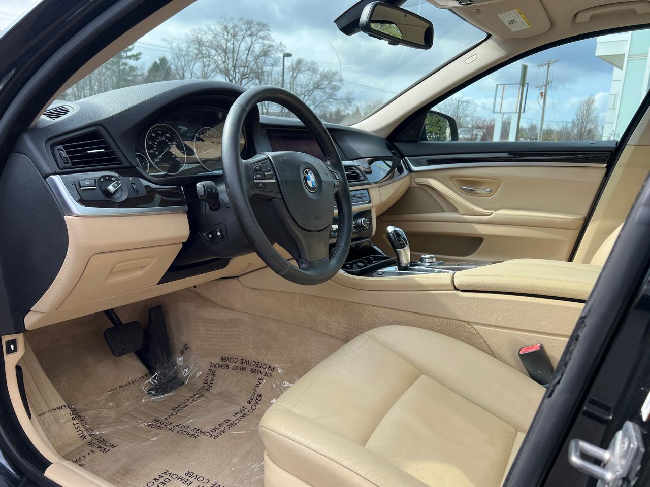 BMW 5-Series 535xi 2011