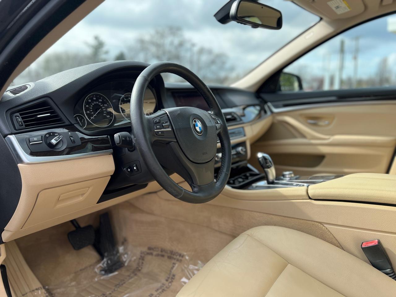 BMW 5-Series 535xi 2011