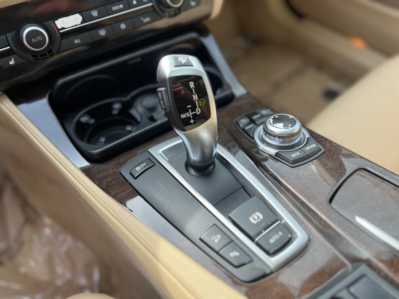 BMW 5-Series 535xi 2011