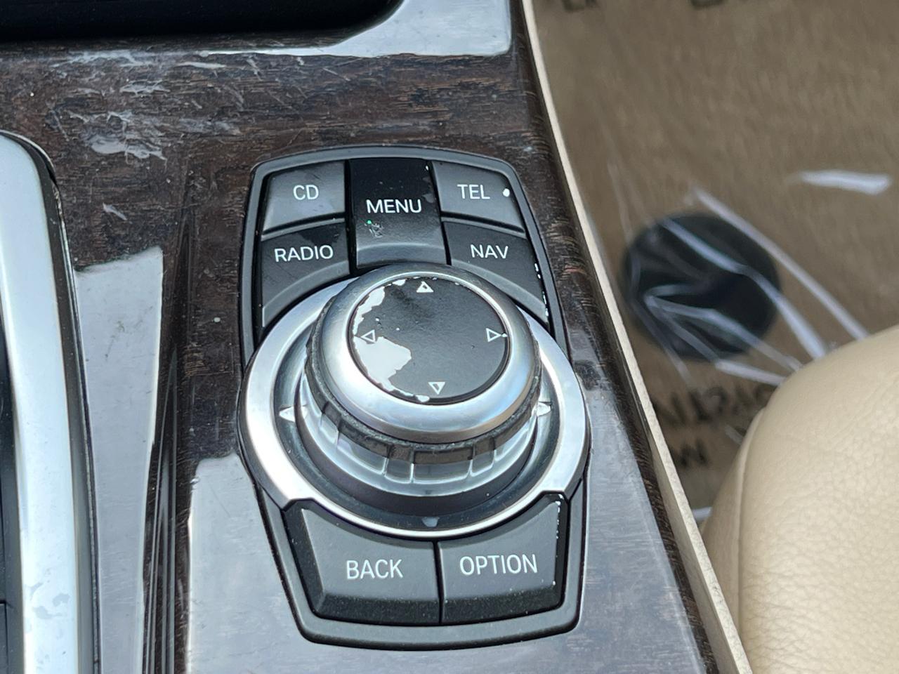 BMW 5-Series 535xi 2011