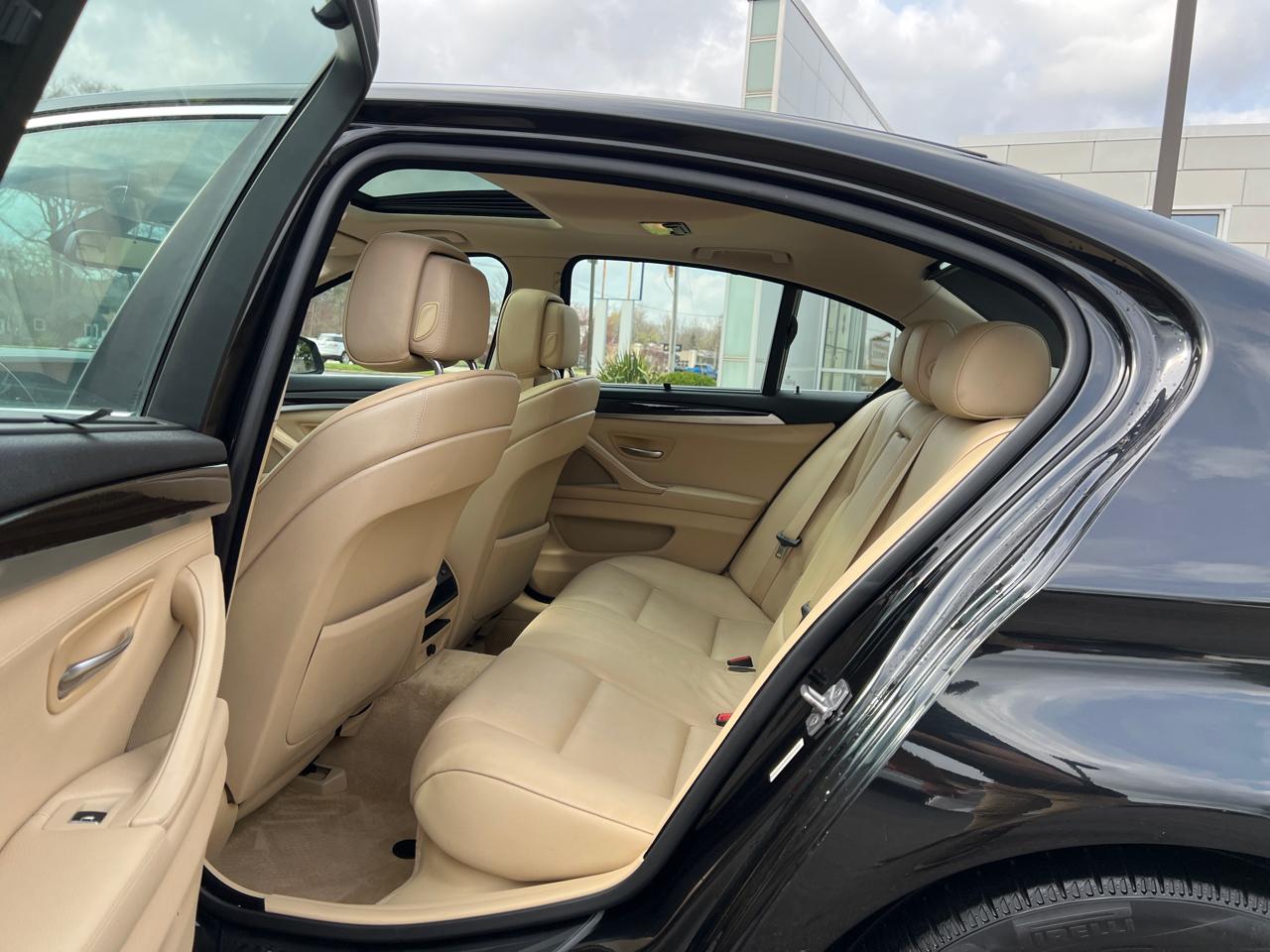 BMW 5-Series 535xi 2011