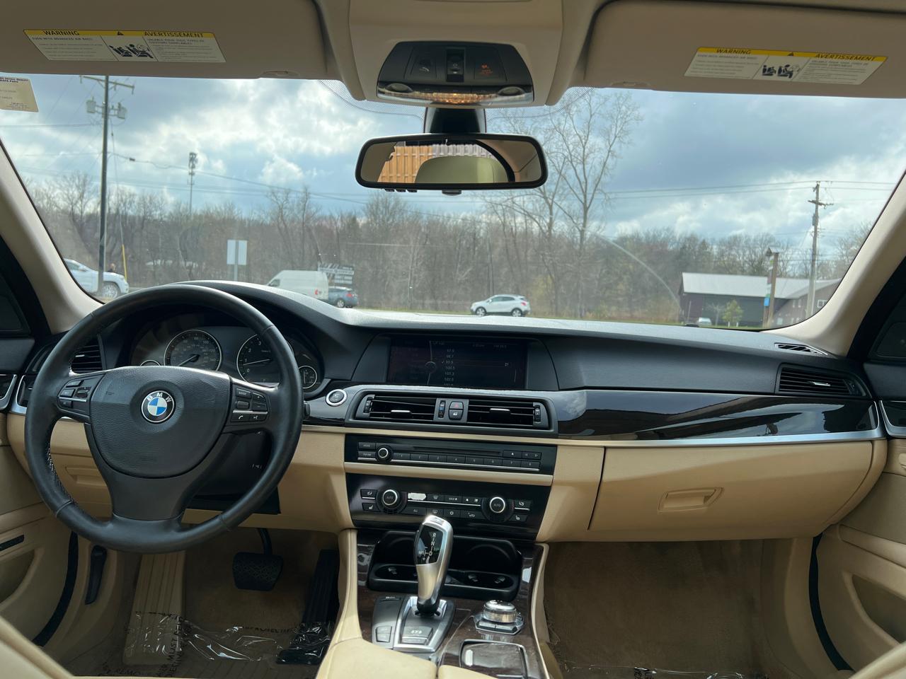 BMW 5-Series 535xi 2011