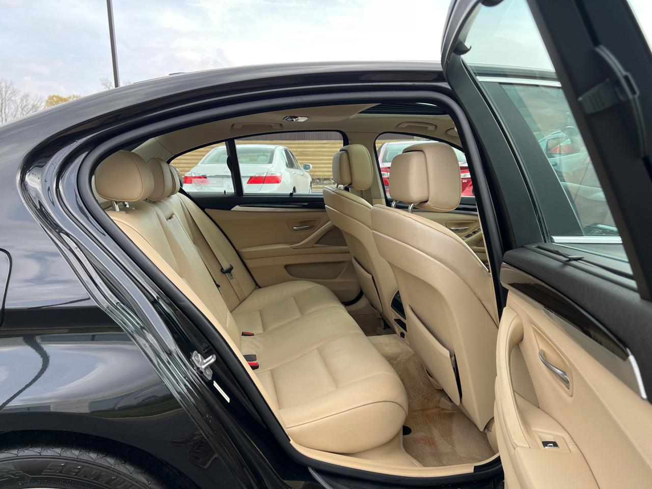 BMW 5-Series 535xi 2011