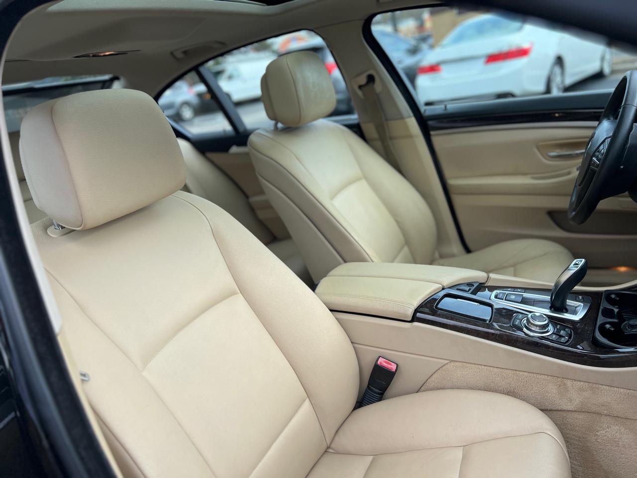 BMW 5-Series 535xi 2011