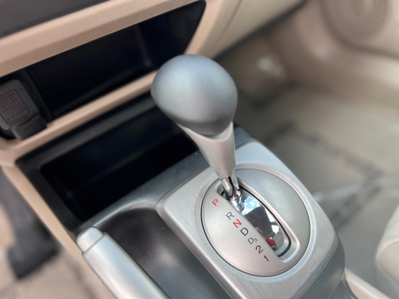 Honda Civic LX Sedan 5-Speed AT 2009