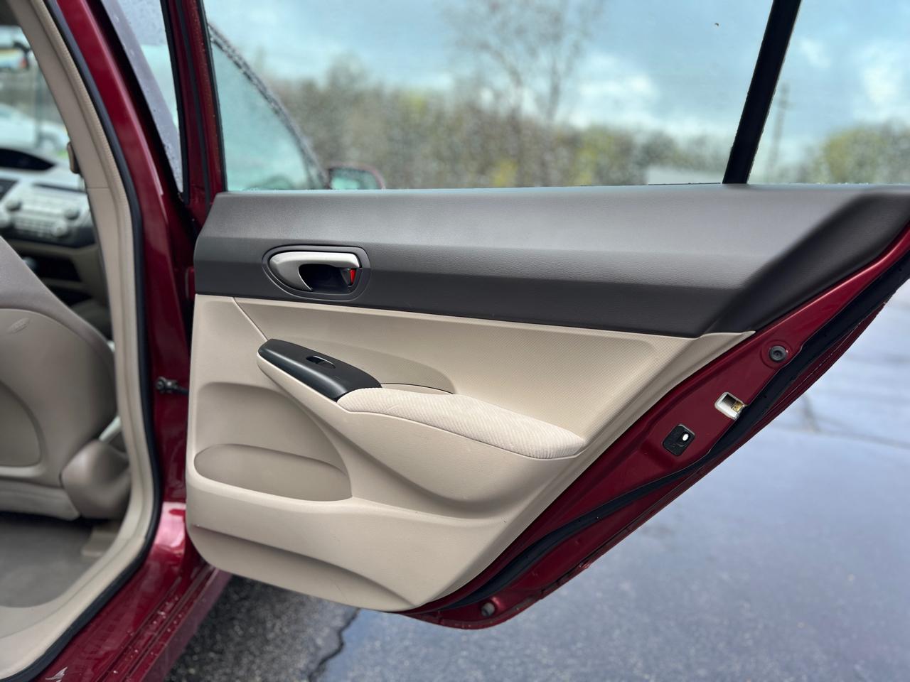 Honda Civic LX Sedan 5-Speed AT 2009