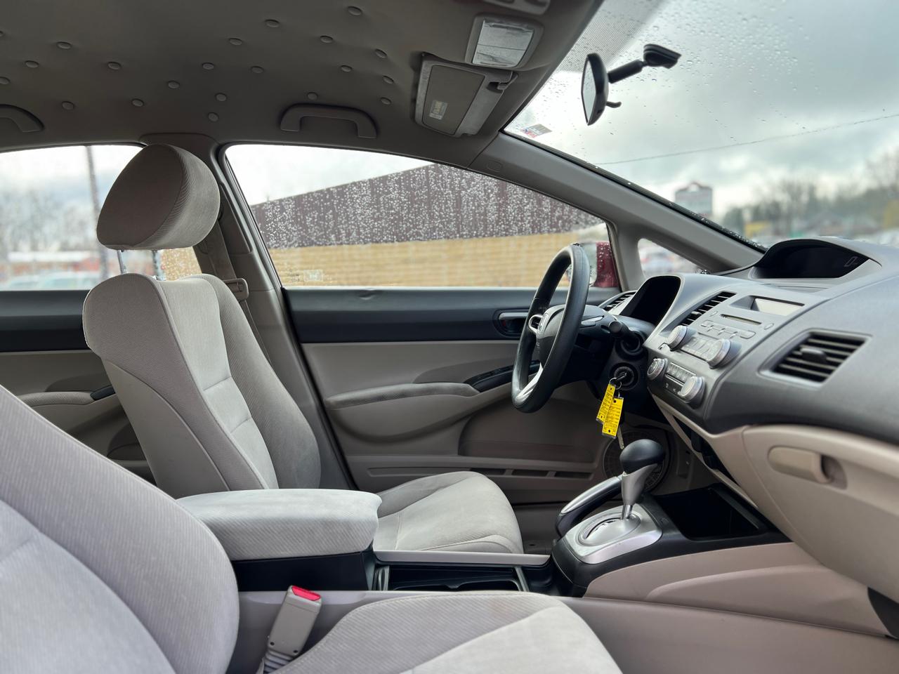 Honda Civic LX Sedan 5-Speed AT 2009