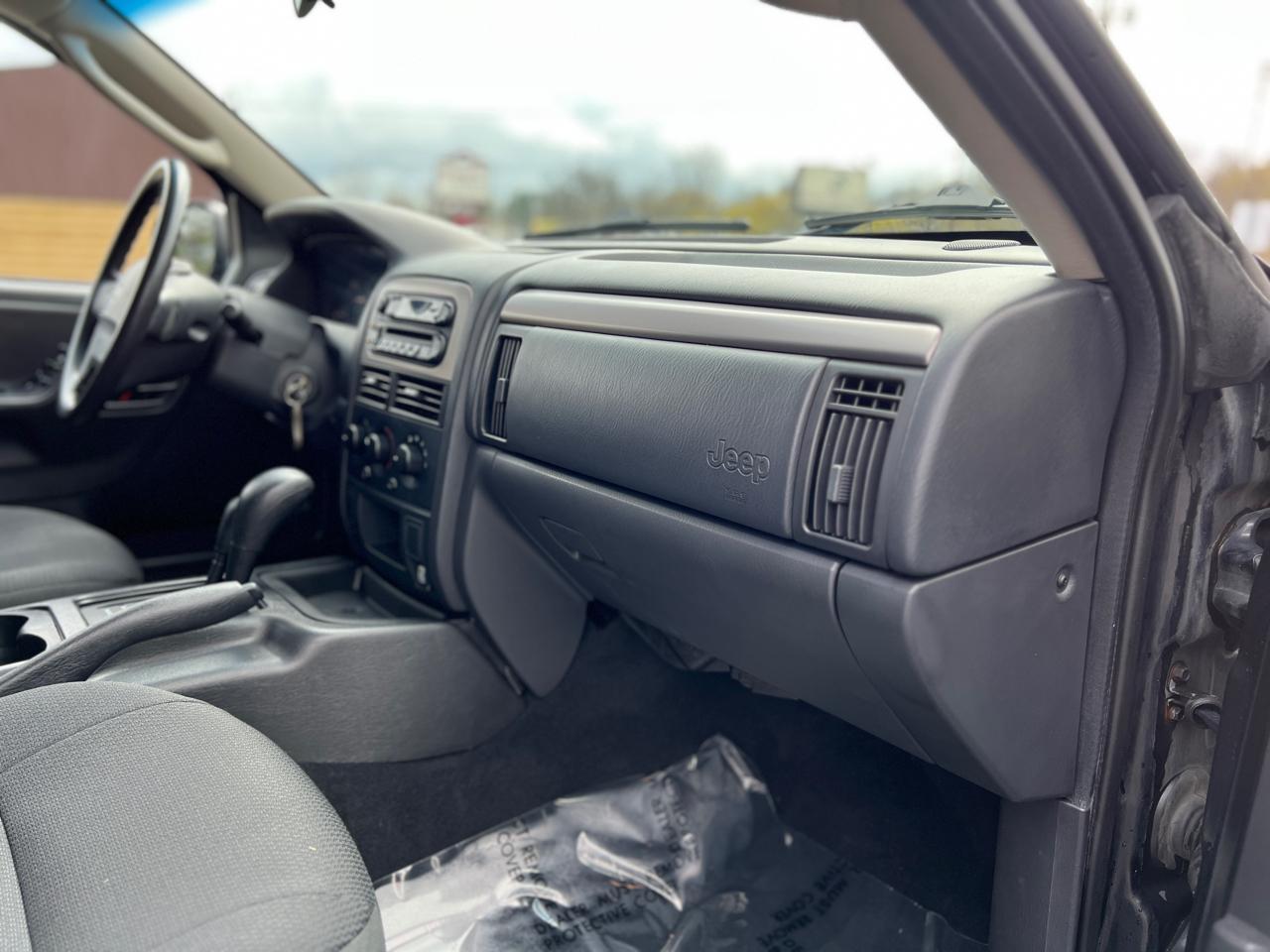 Jeep Grand Cherokee Laredo 4x4 2004