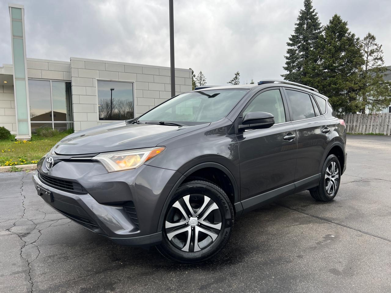 Toyota RAV4 LE AWD 2016