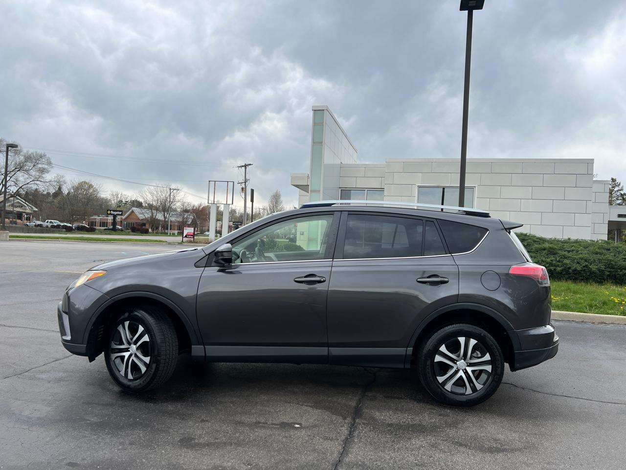 Toyota RAV4 LE AWD 2016