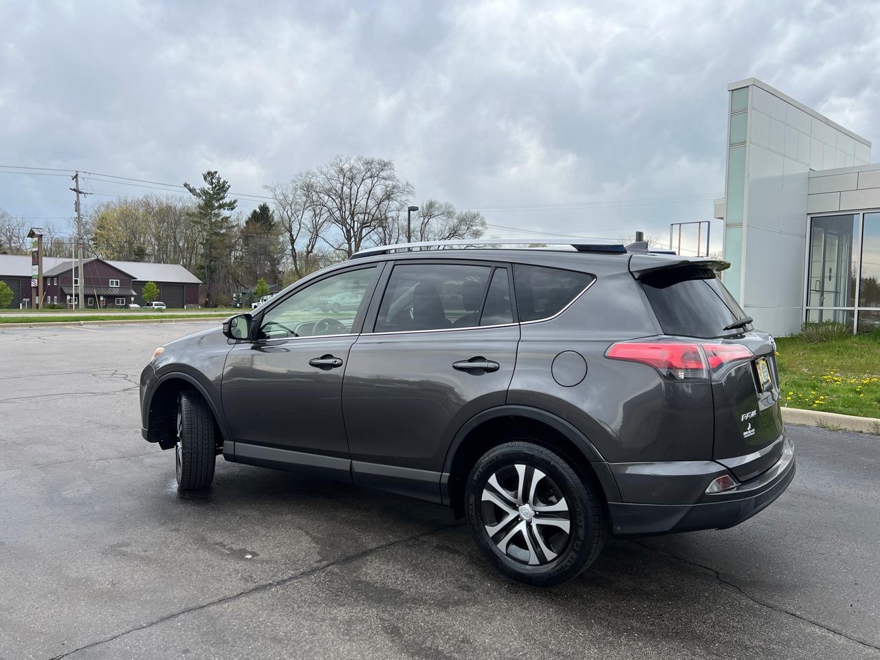 Toyota RAV4 LE AWD 2016