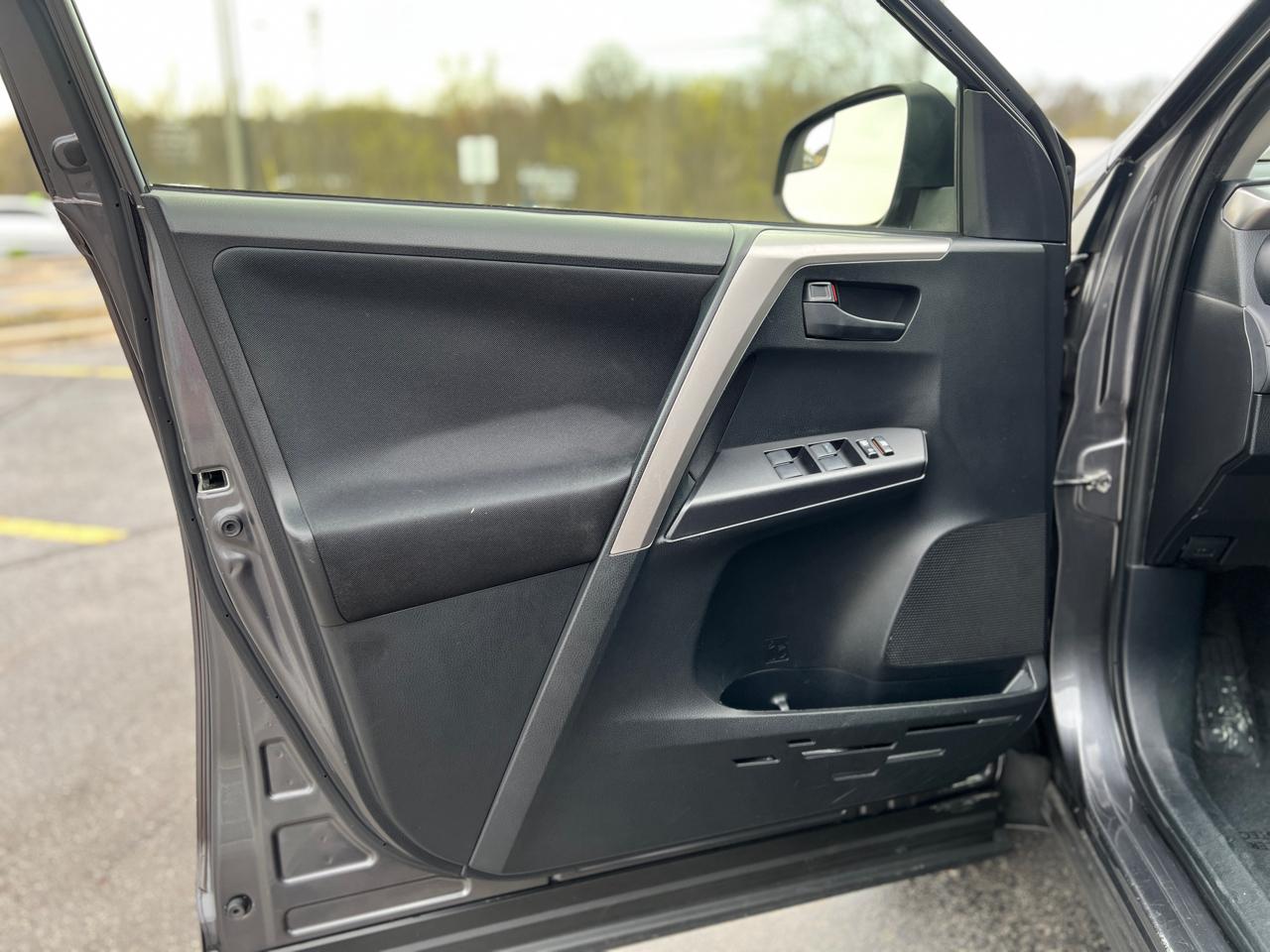 Toyota RAV4 LE AWD 2016