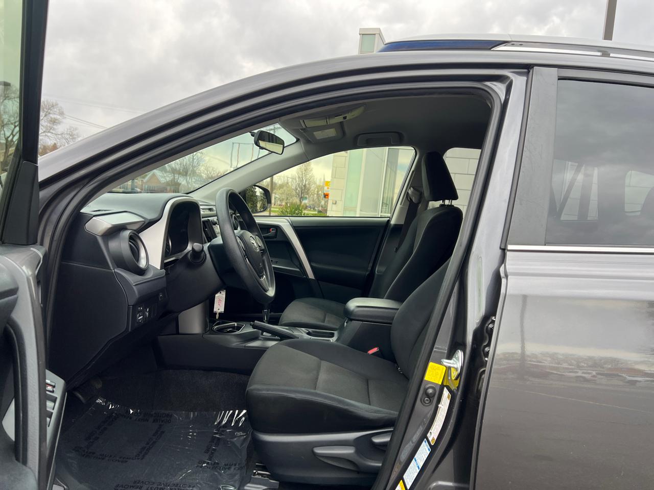 Toyota RAV4 LE AWD 2016