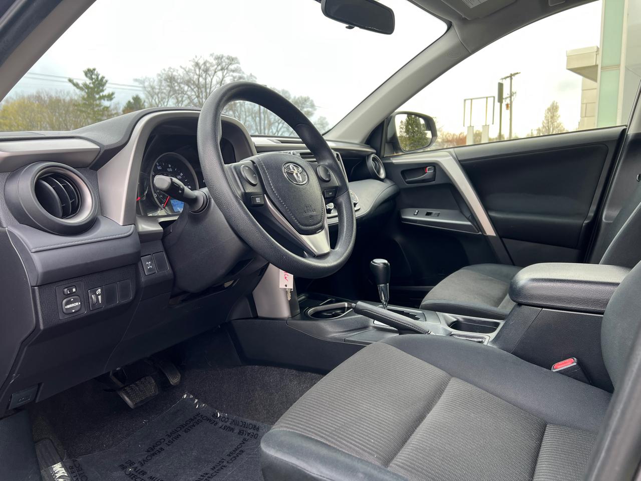 Toyota RAV4 LE AWD 2016