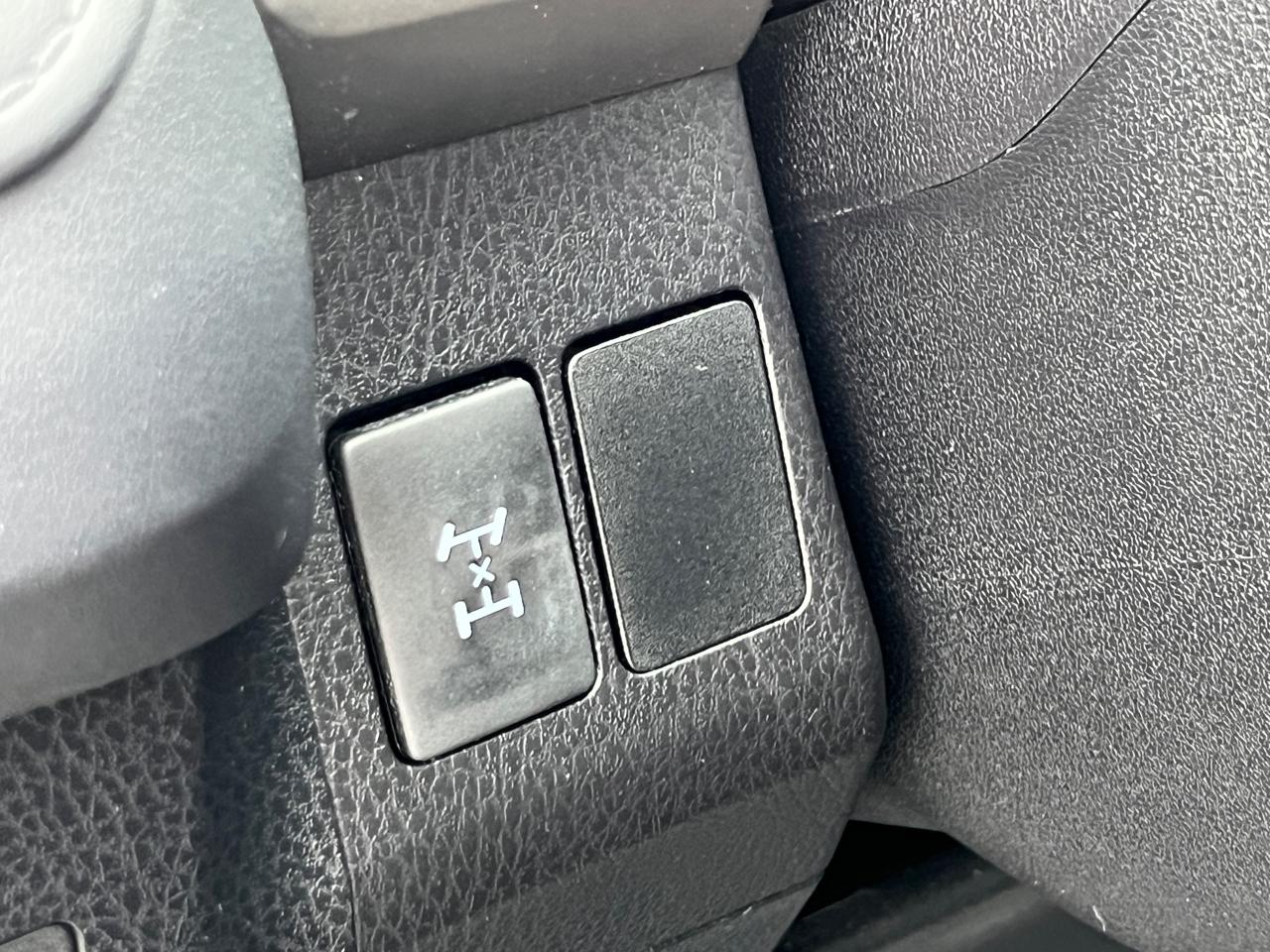 Toyota RAV4 LE AWD 2016