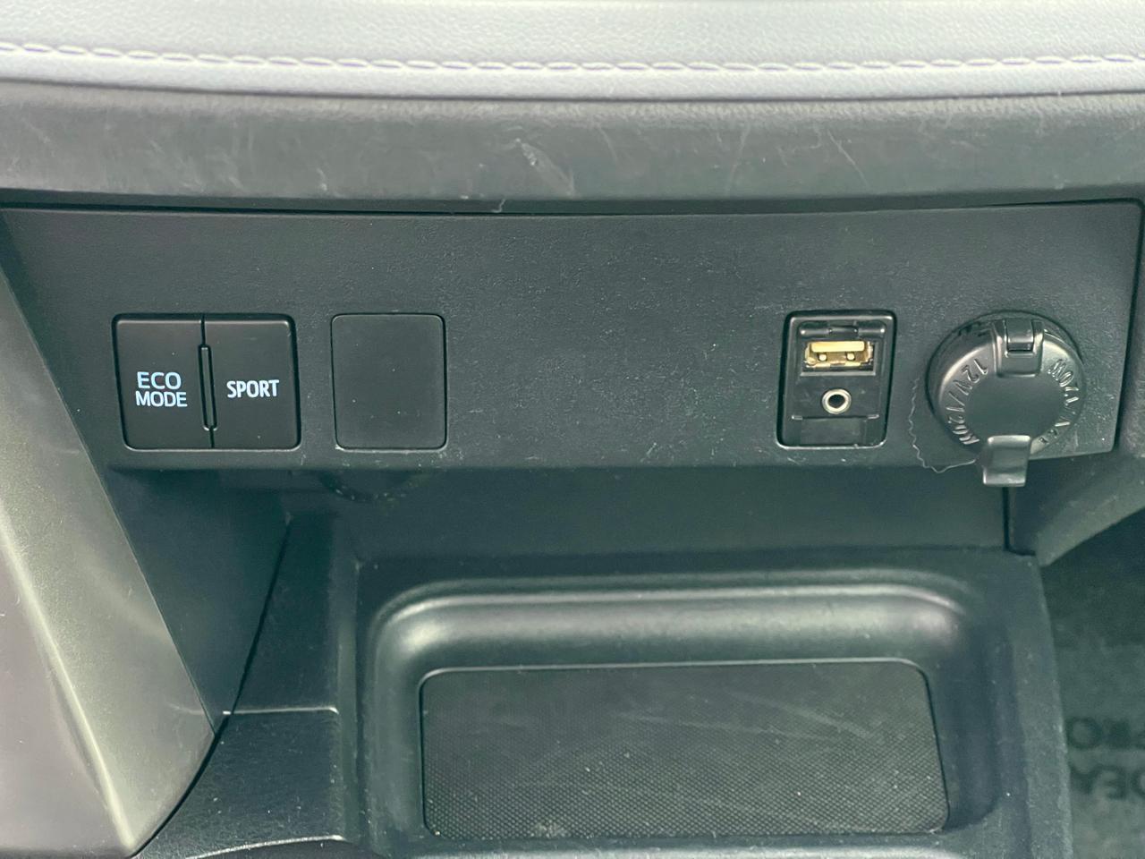 Toyota RAV4 LE AWD 2016