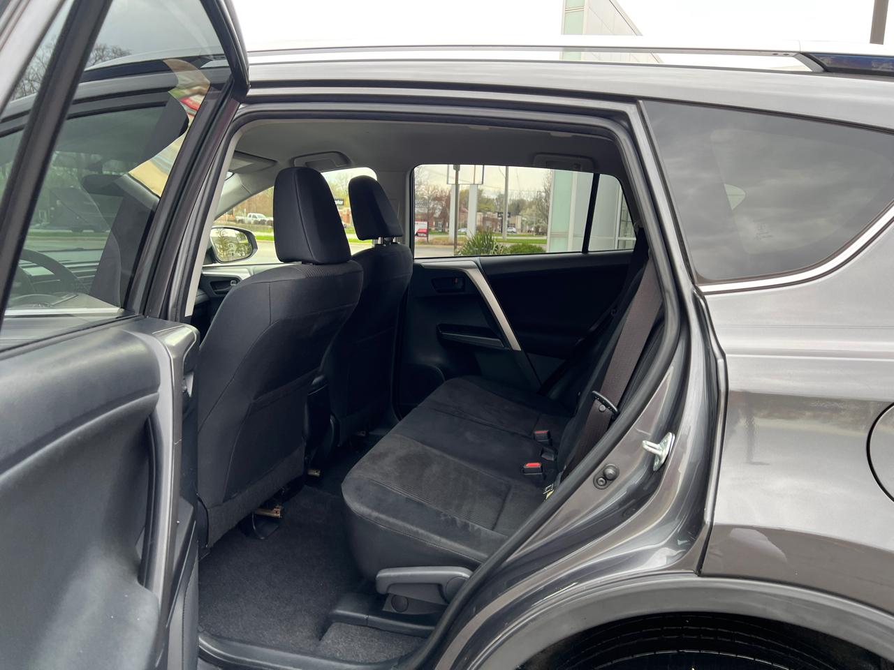 Toyota RAV4 LE AWD 2016