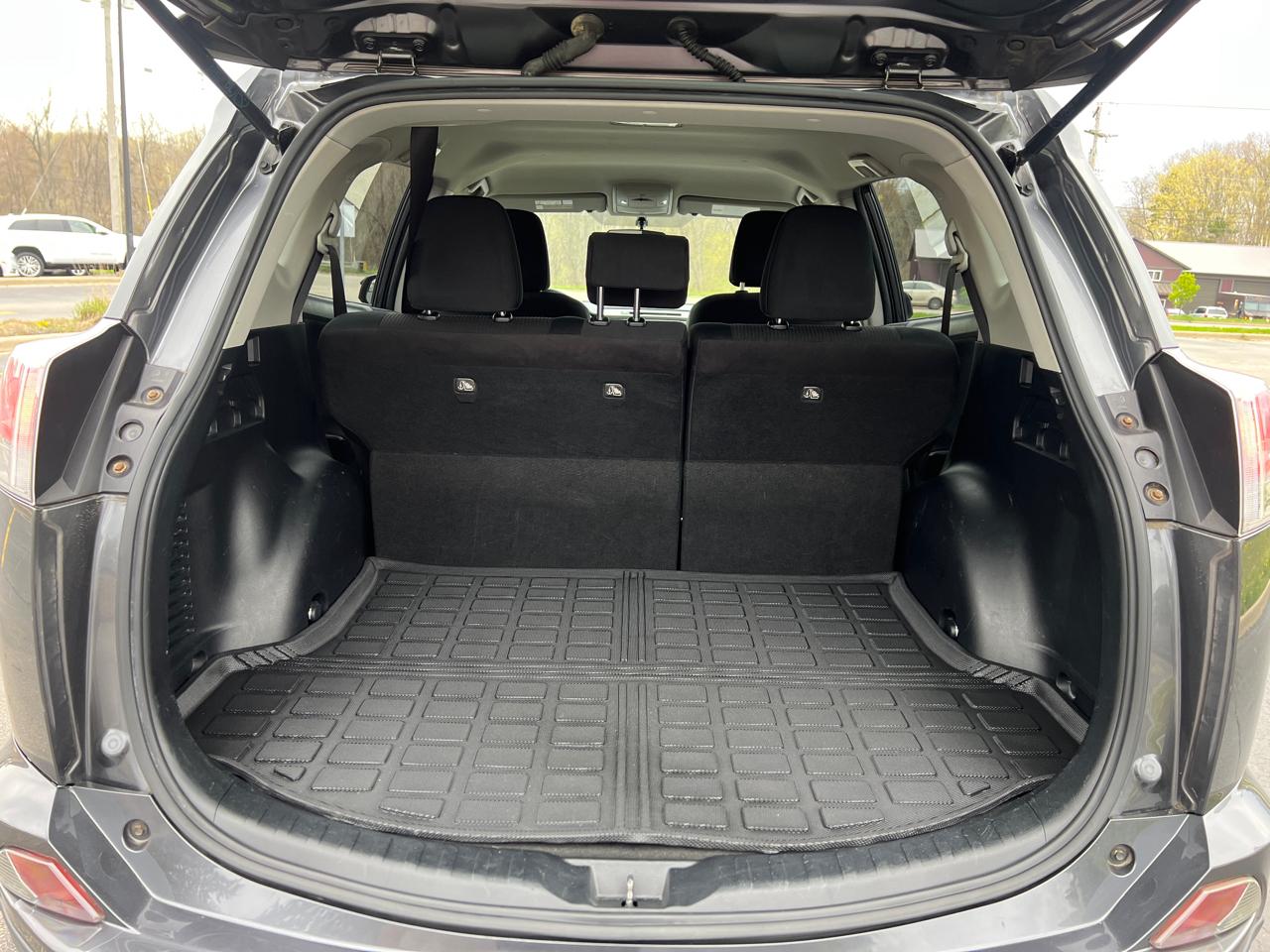 Toyota RAV4 LE AWD 2016