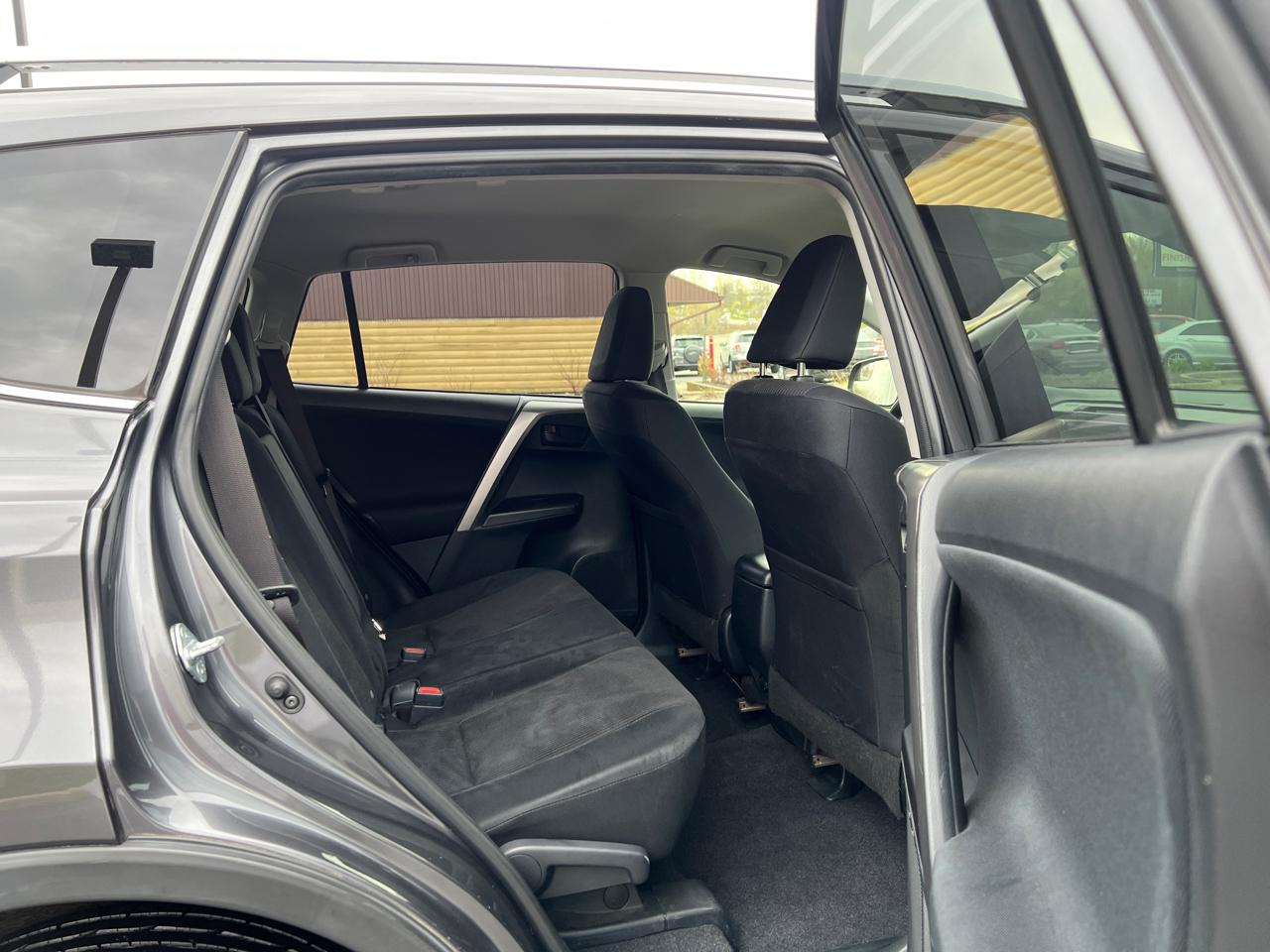 Toyota RAV4 LE AWD 2016