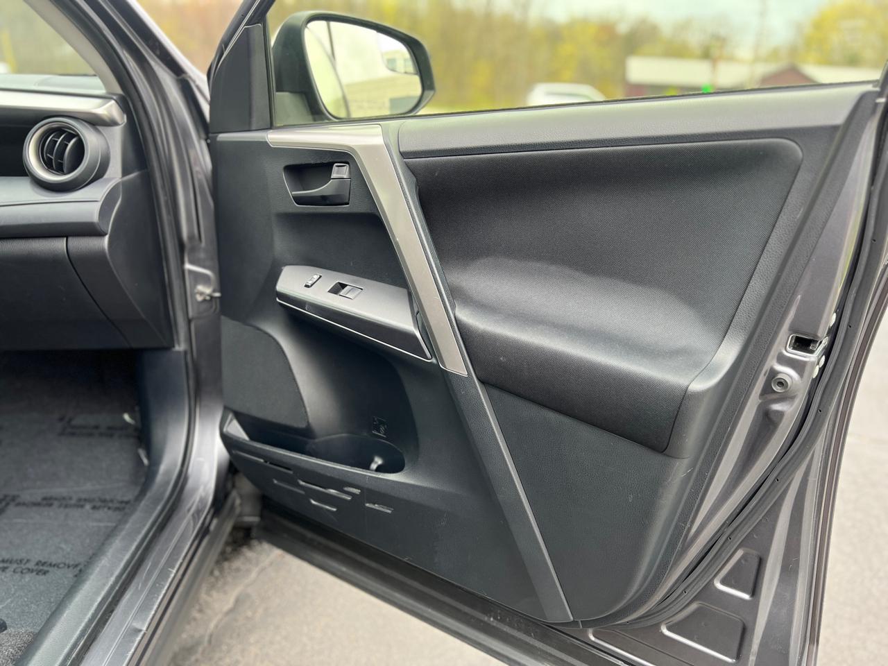 Toyota RAV4 LE AWD 2016