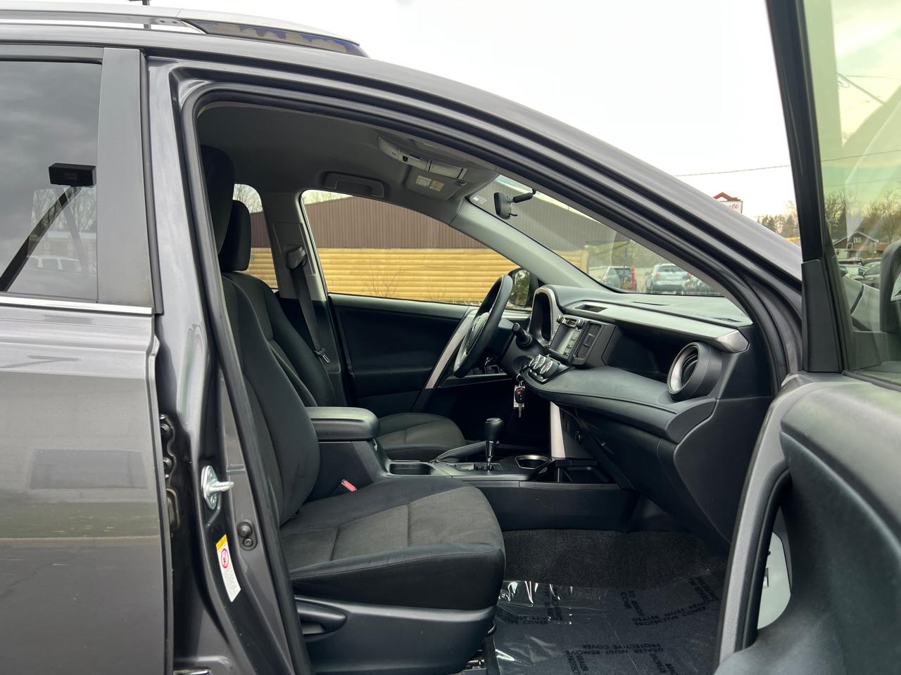 Toyota RAV4 LE AWD 2016