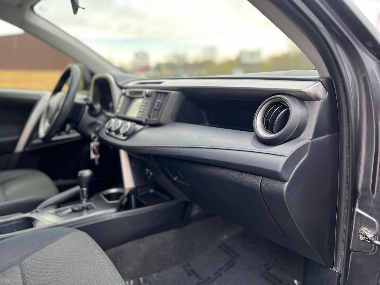 Toyota RAV4 LE AWD 2016