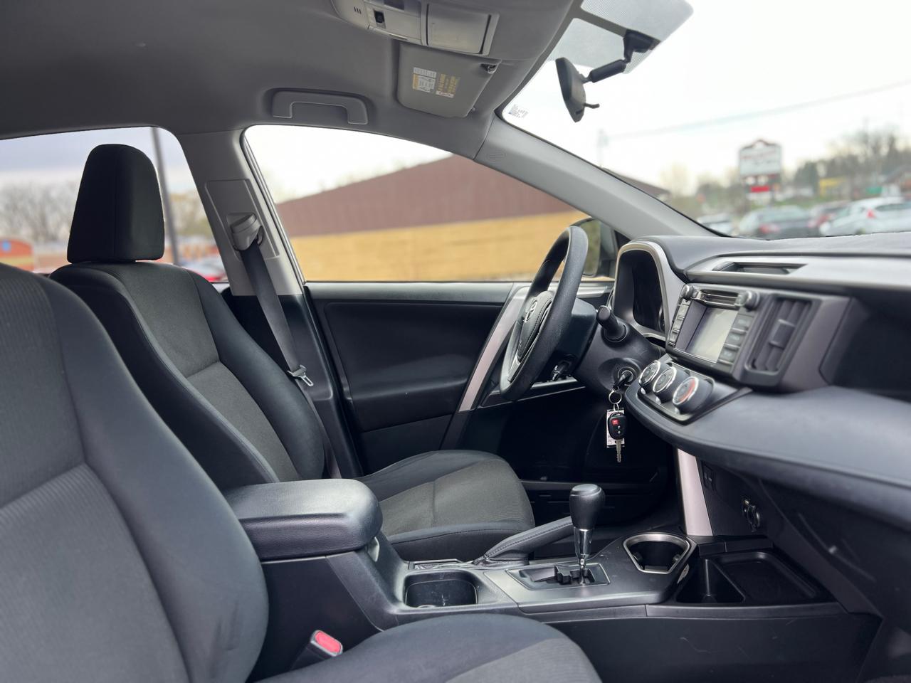 Toyota RAV4 LE AWD 2016