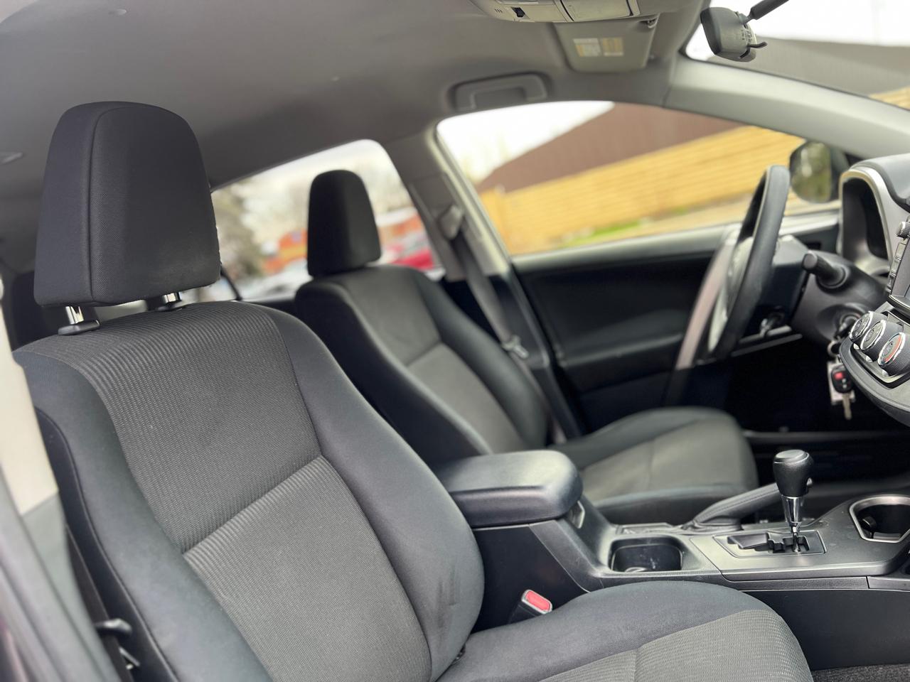 Toyota RAV4 LE AWD 2016