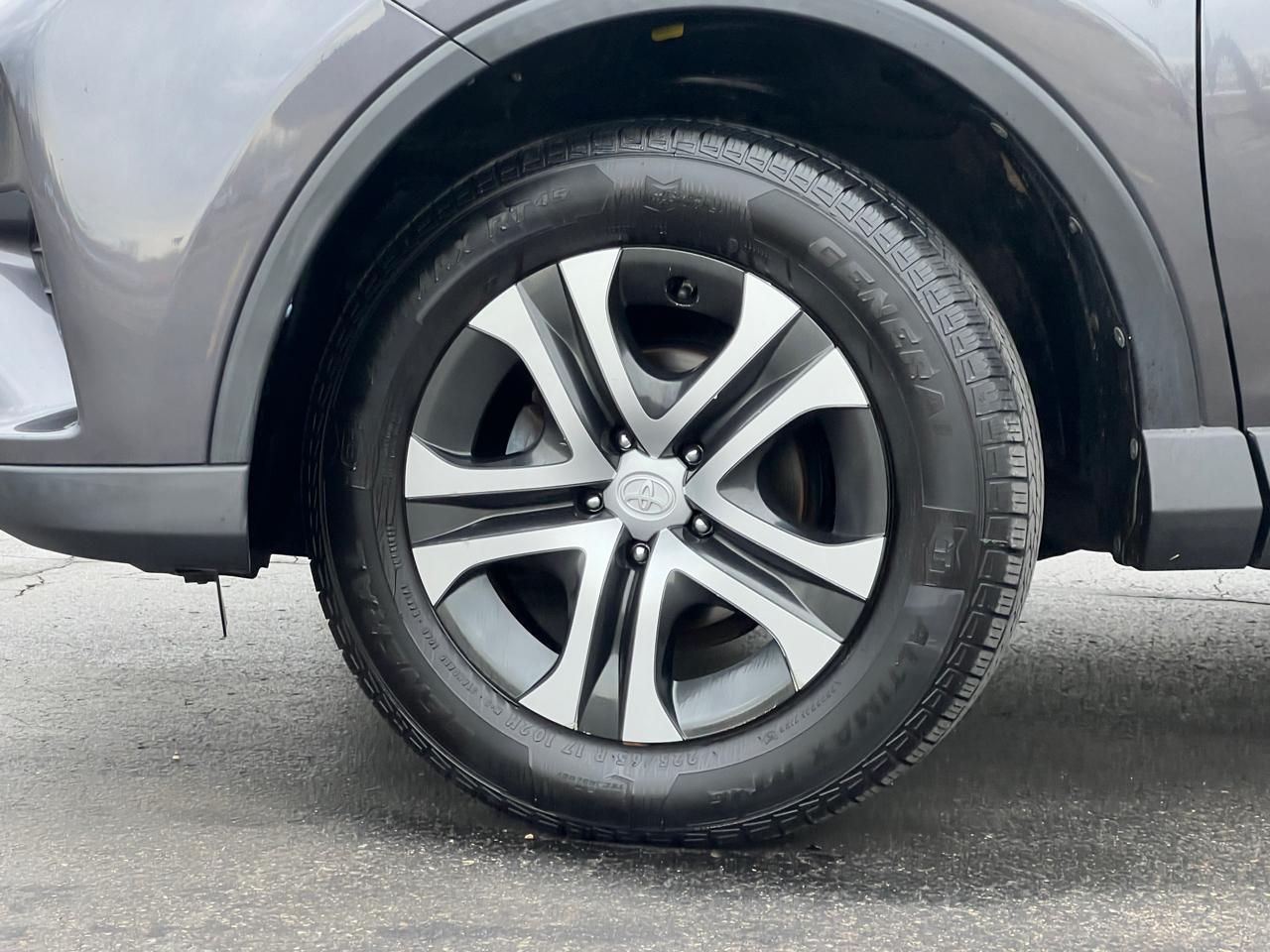 Toyota RAV4 LE AWD 2016