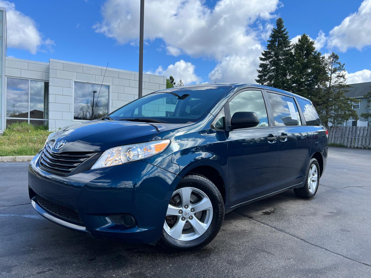 Toyota Sienna Base 2011