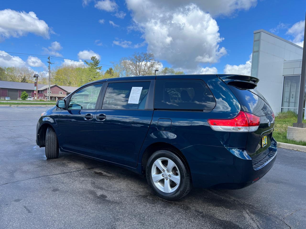 Toyota Sienna Base 2011