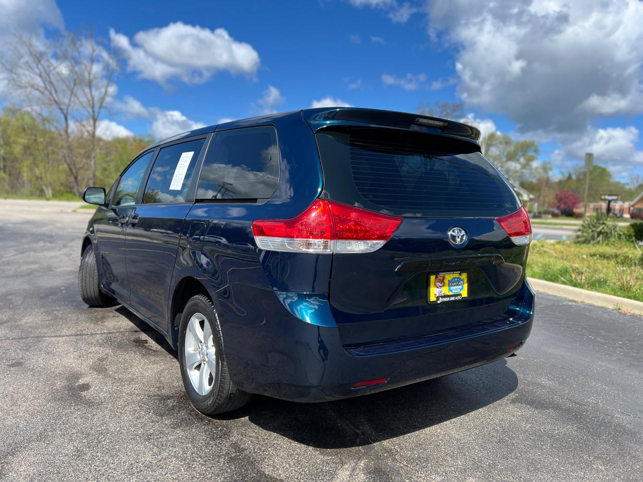 Toyota Sienna Base 2011