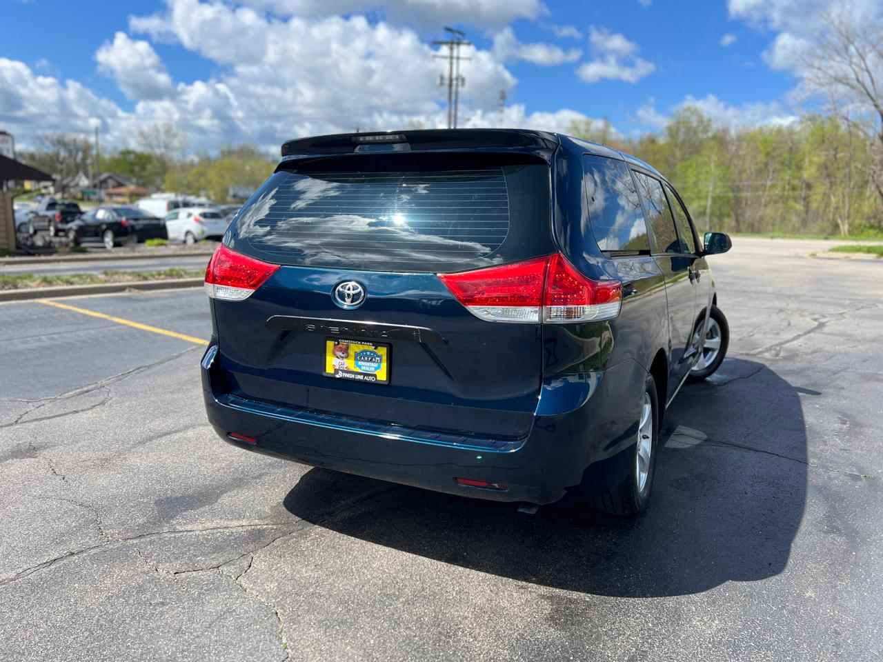 Toyota Sienna Base 2011