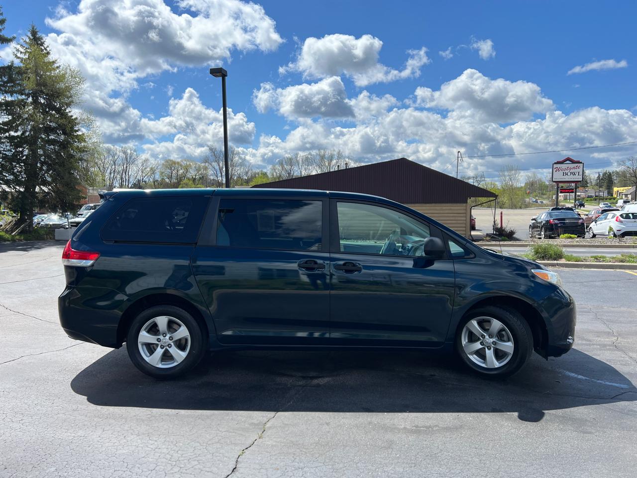 Toyota Sienna Base 2011