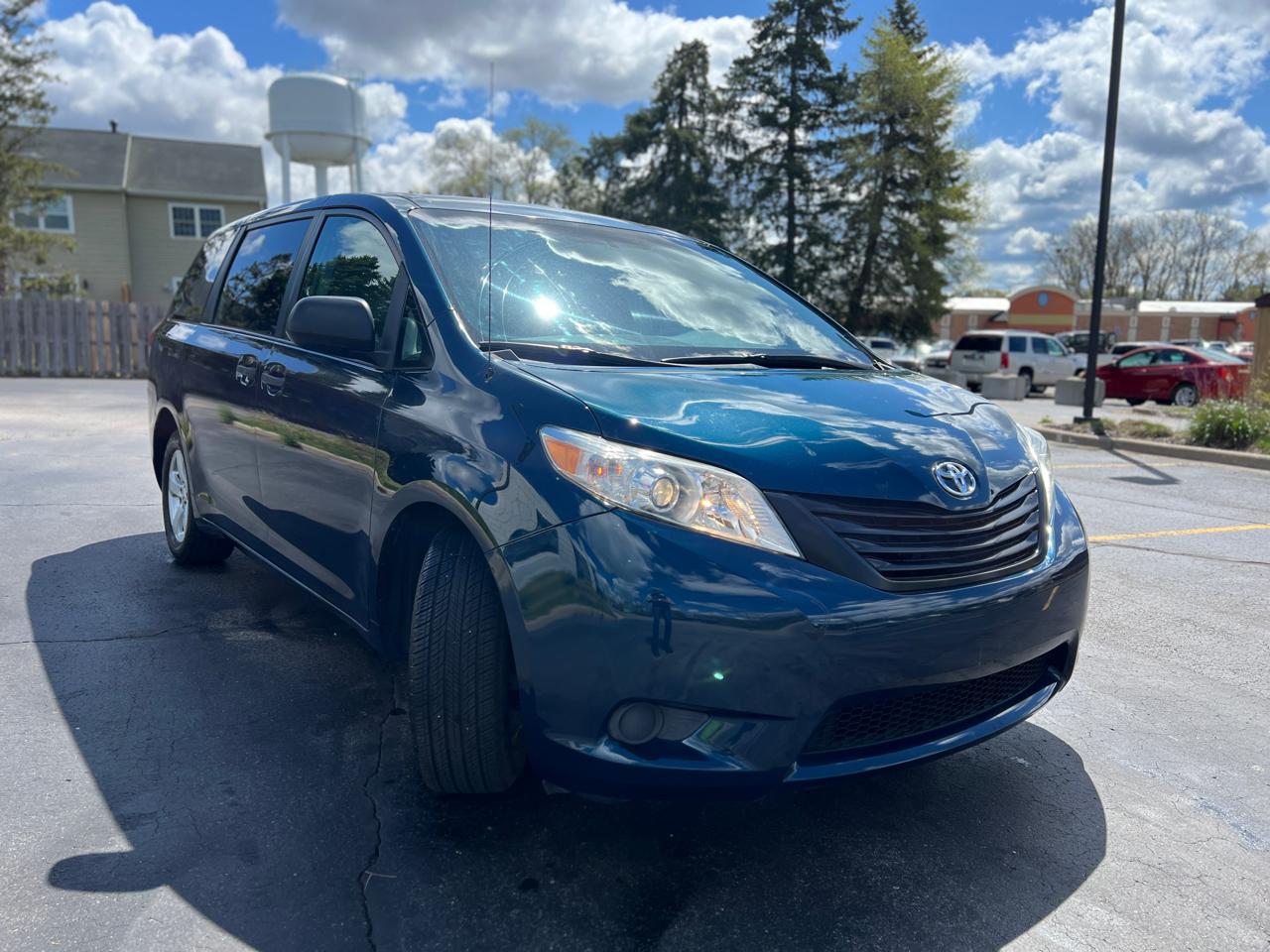 Toyota Sienna Base 2011