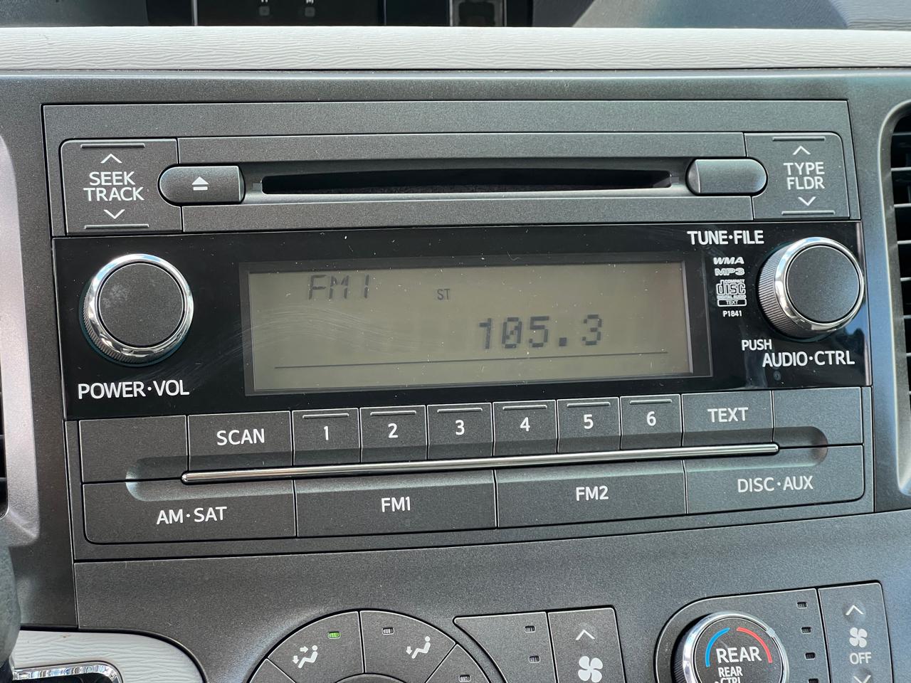 Toyota Sienna Base 2011