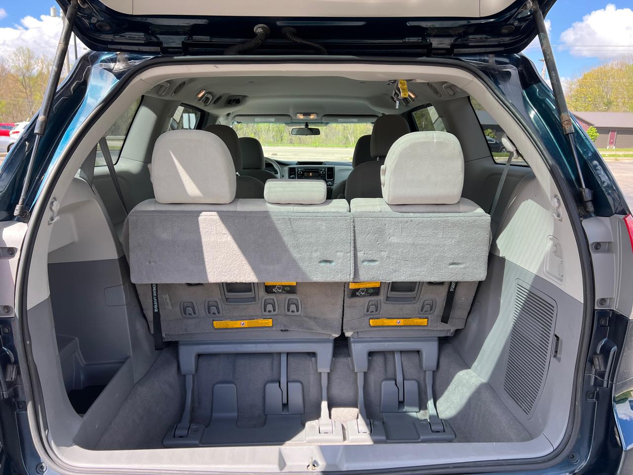 Toyota Sienna Base 2011