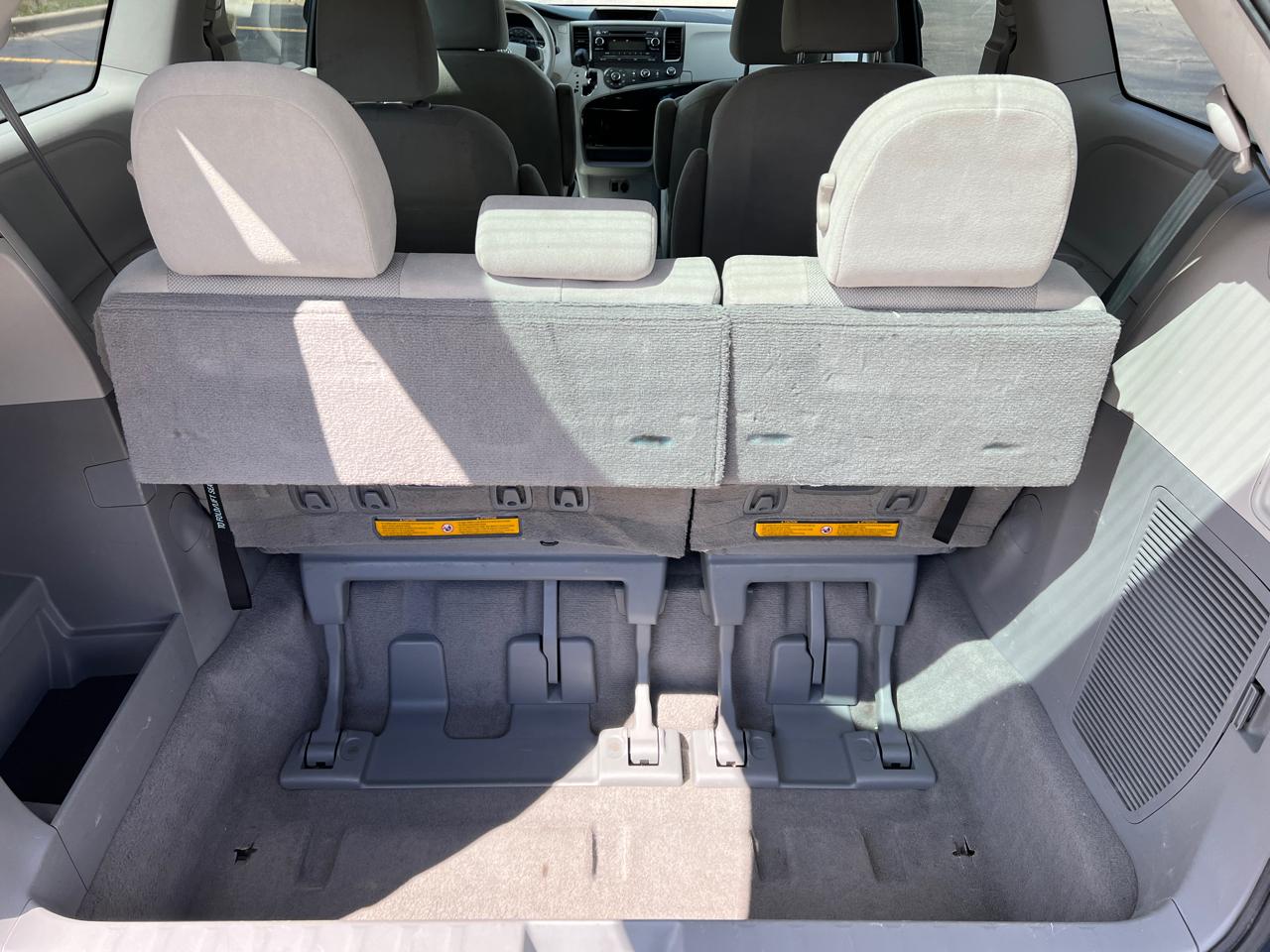 Toyota Sienna Base 2011
